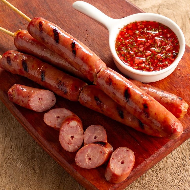 617742-espetinho-de-linguica-apimentada_3