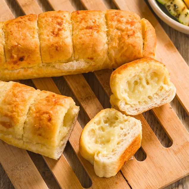 616673-pao-de-alho-baguete-tradicional_rec
