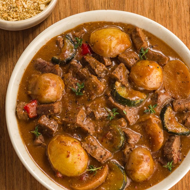 618182-caldo-culinario-de-carne_rec
