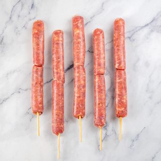 617742-espetinho-de-linguica-apimentada_inn