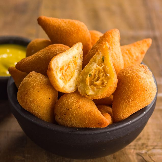 617666-coxinha-de-frango-mandioca-pre-frita_rec 617666-coxinha-de-frango-mandioca-pre-frita_rec