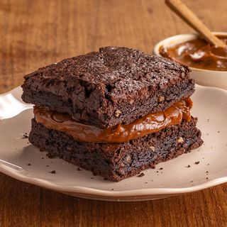 623140-brownie-de-chocolate-com-nozes-mr-bey_rec