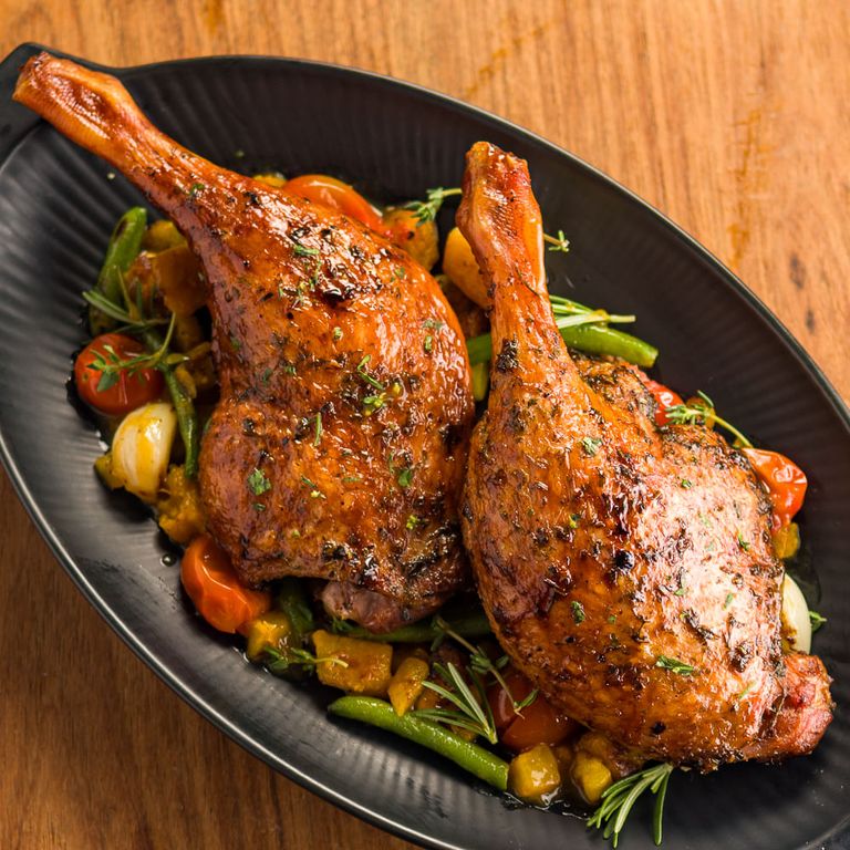 623220-coxa-e-sobrecoxa-de-pato-assa-facil_rec