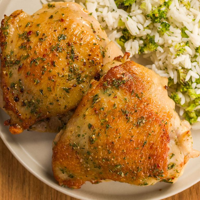 616860-sobrecoxa-de-frango-temperada_rec