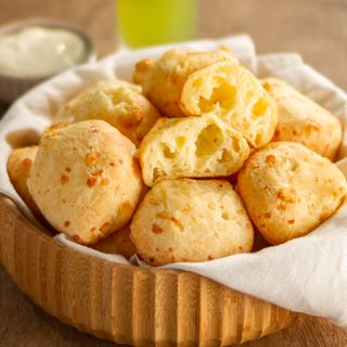 622052-pao-de-queijo-assado-forno-de-minas_rec