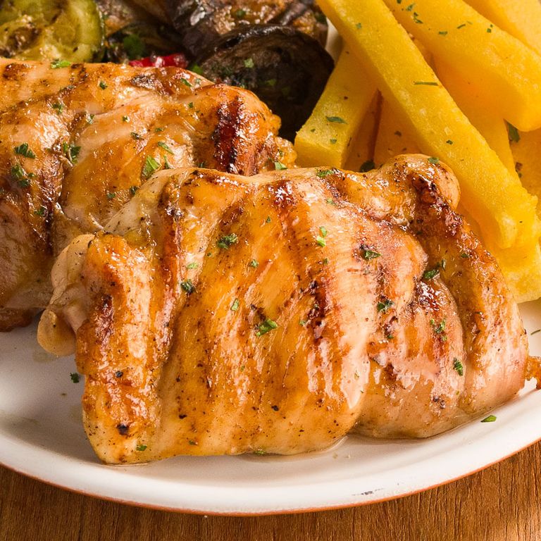 617612-file-de-coxa-e-sobrecoxa-sem-pele_rec