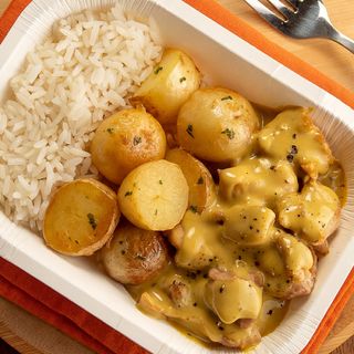 Sobrecoxa com Mostarda e Mel com Batatas e Arroz Swift Prato Feito 300g