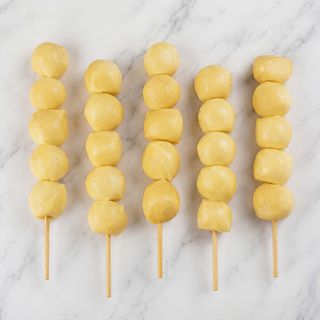 Espetinho de Queijo Provolone Defumado Bolinha Swift 310g