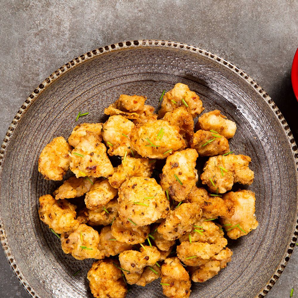 Receita de Iscas de jacaré à dorê com pesto de manjericão