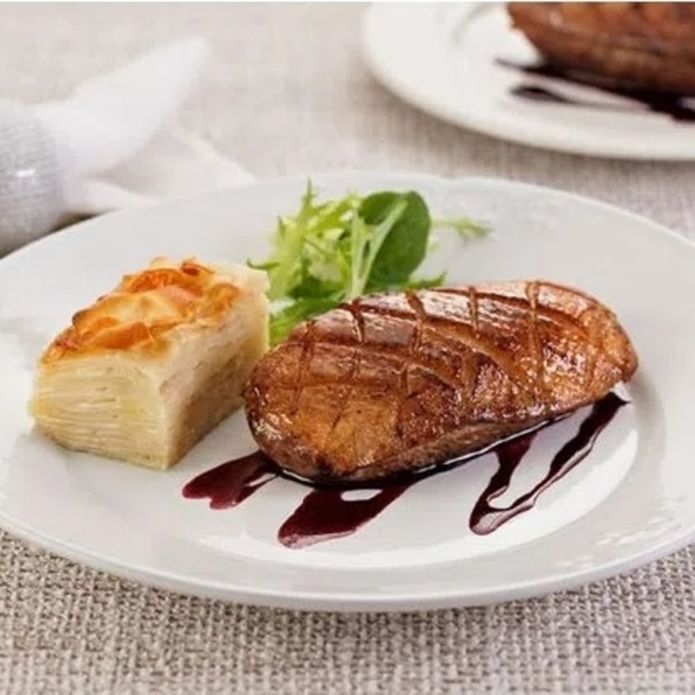 Magret ao Molho de Vinho e Batatas Gratinadas