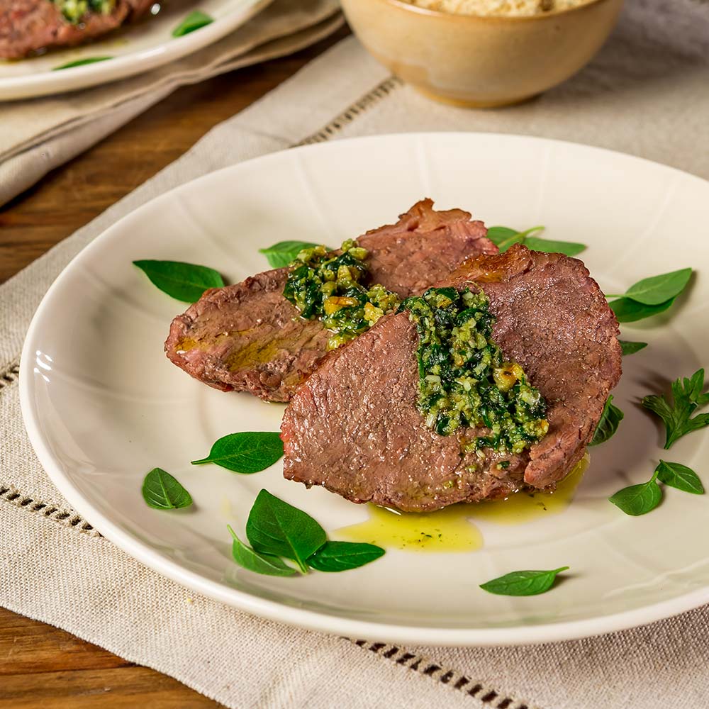 Receita de Maminha com Molho Pesto de Salsa e Manjericão