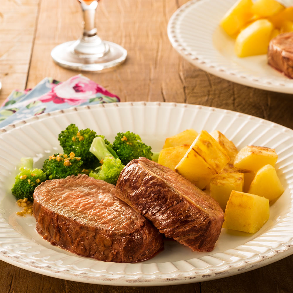 Receita de Medalhão de Maminha com Batata Sauté e Brócolis