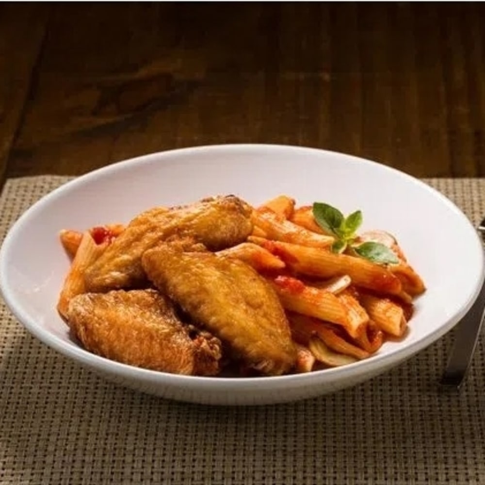 Receita de Meio da Asa com Alho Dourado e Penne ao Sugo