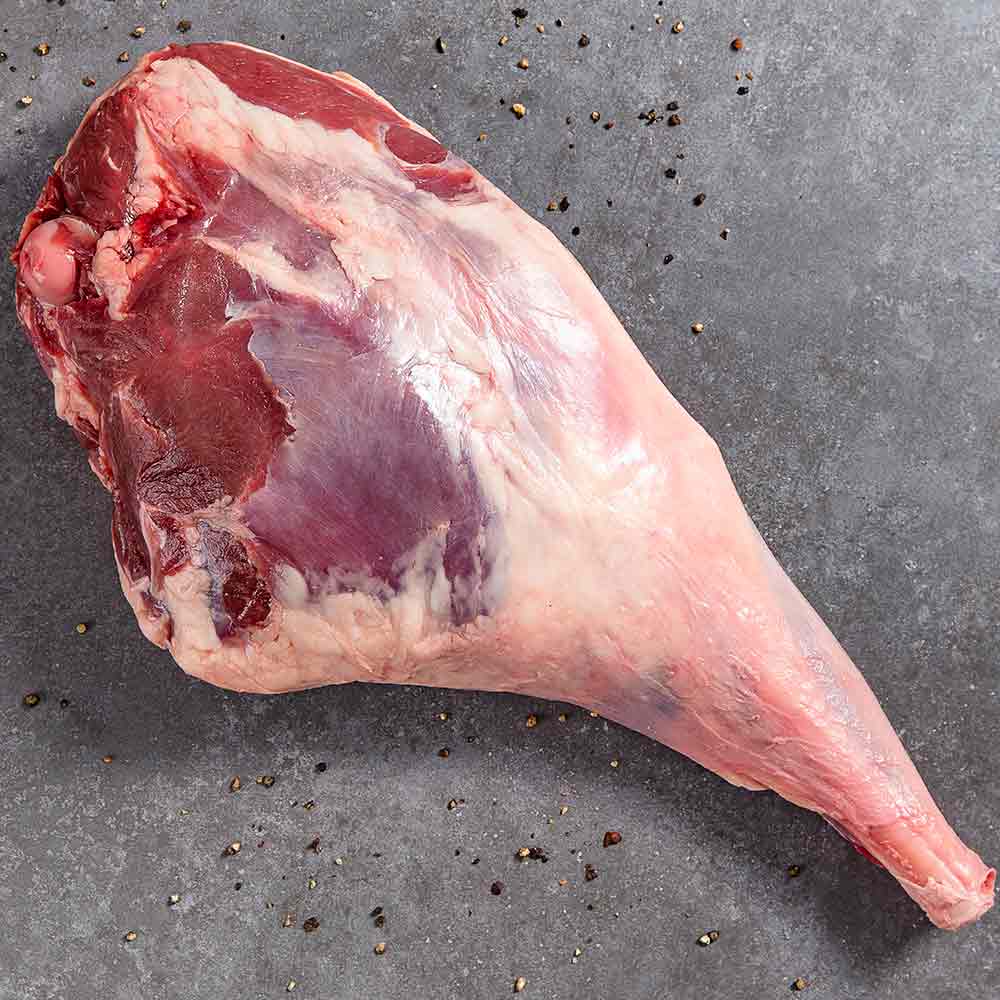 Pernil Bola Ovino Assado com Molho de Iogurte