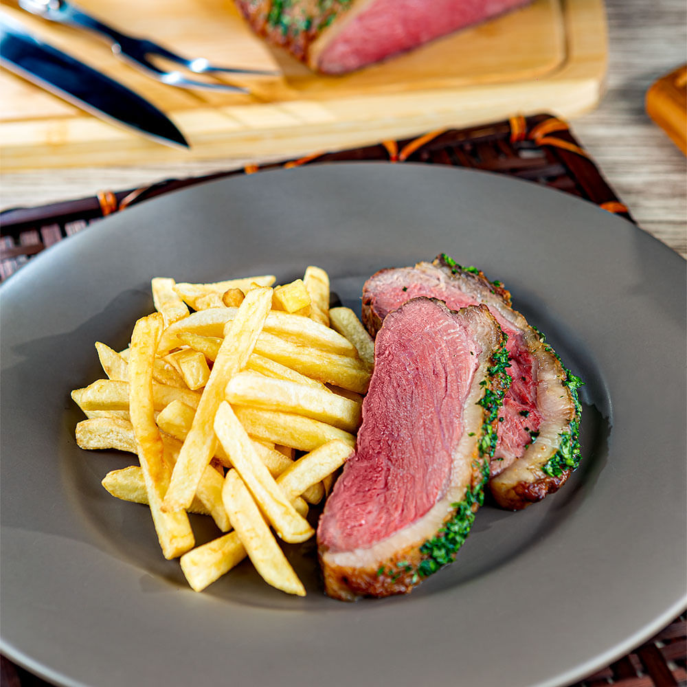 Picanha no Forno com Pasta de Manjericão e Fritas