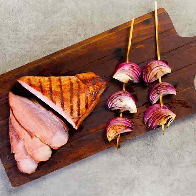 Picanha suína temperada e espetinho de cebola roxa com Ervas de Provence