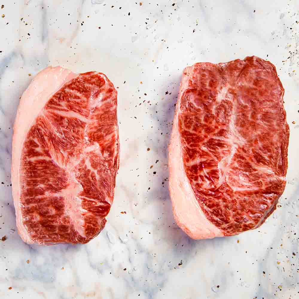 Raquete Wagyu com maionese de beterraba e cenoura