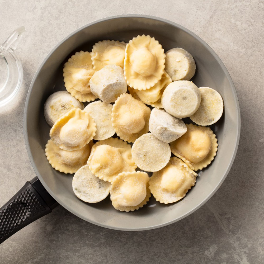 Ravioli ao molho de alho-poró