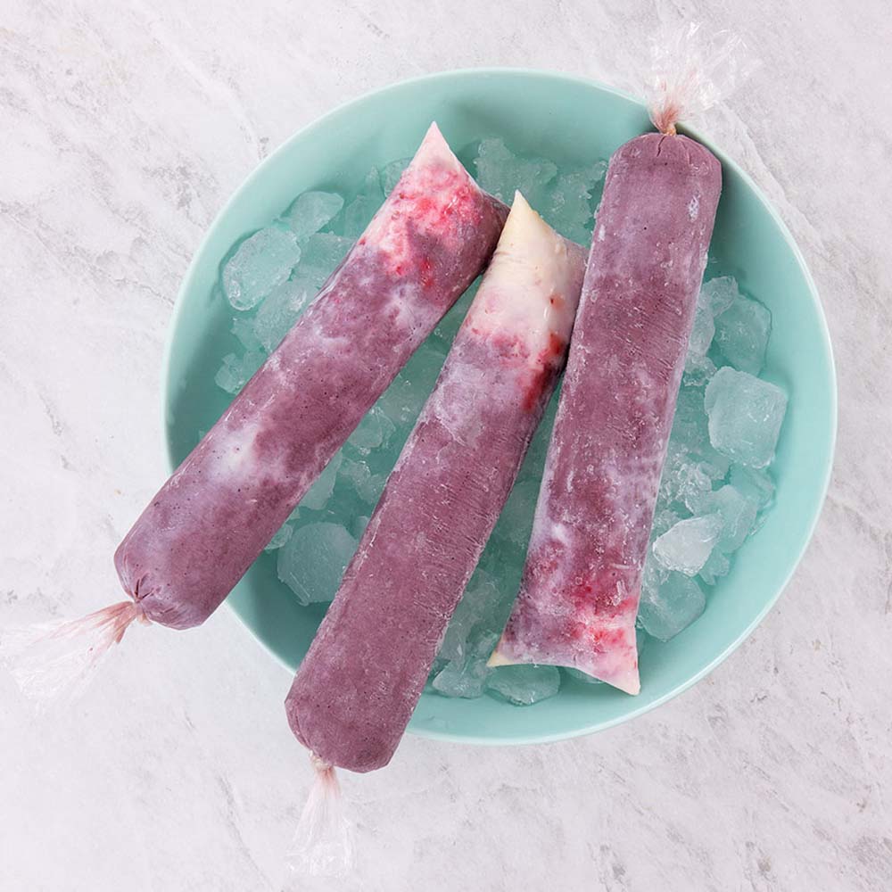 Sacolé Mesclado de Açaí, Leite Condensado e Morango