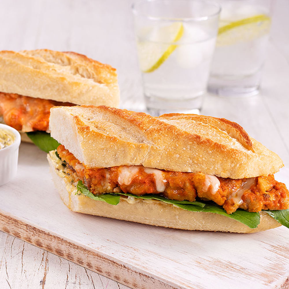 Sanduíche de Bife à Parmegiana na Baguete