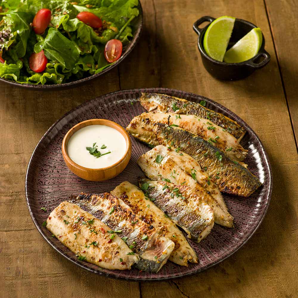 Sardinha na Brasa com Salada Verde e Creme Azedo