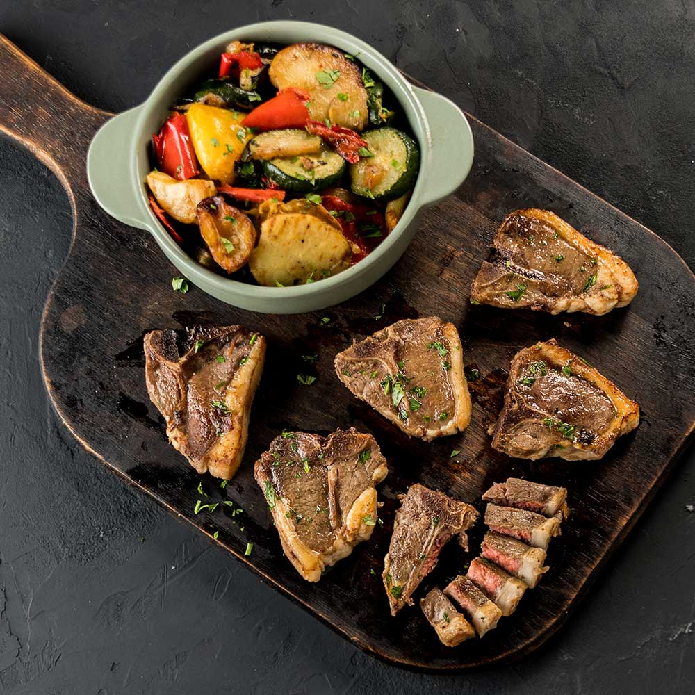 T-Bone de Cordeiro com Salteado de Legumes