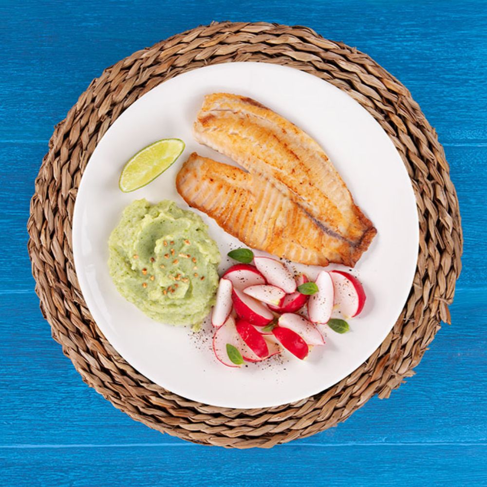 Tilápia ao Lemon Herbs com Purê de Brócolis
